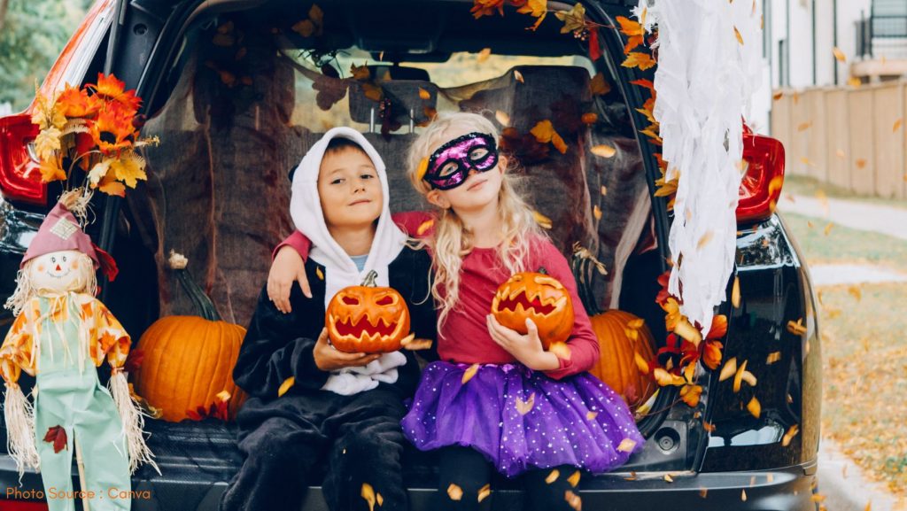 Kids sitting in the car's trunk with their Spooktacular Halloween costume
